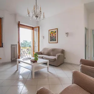 Comfy Flat Steps Away From Station! Siena